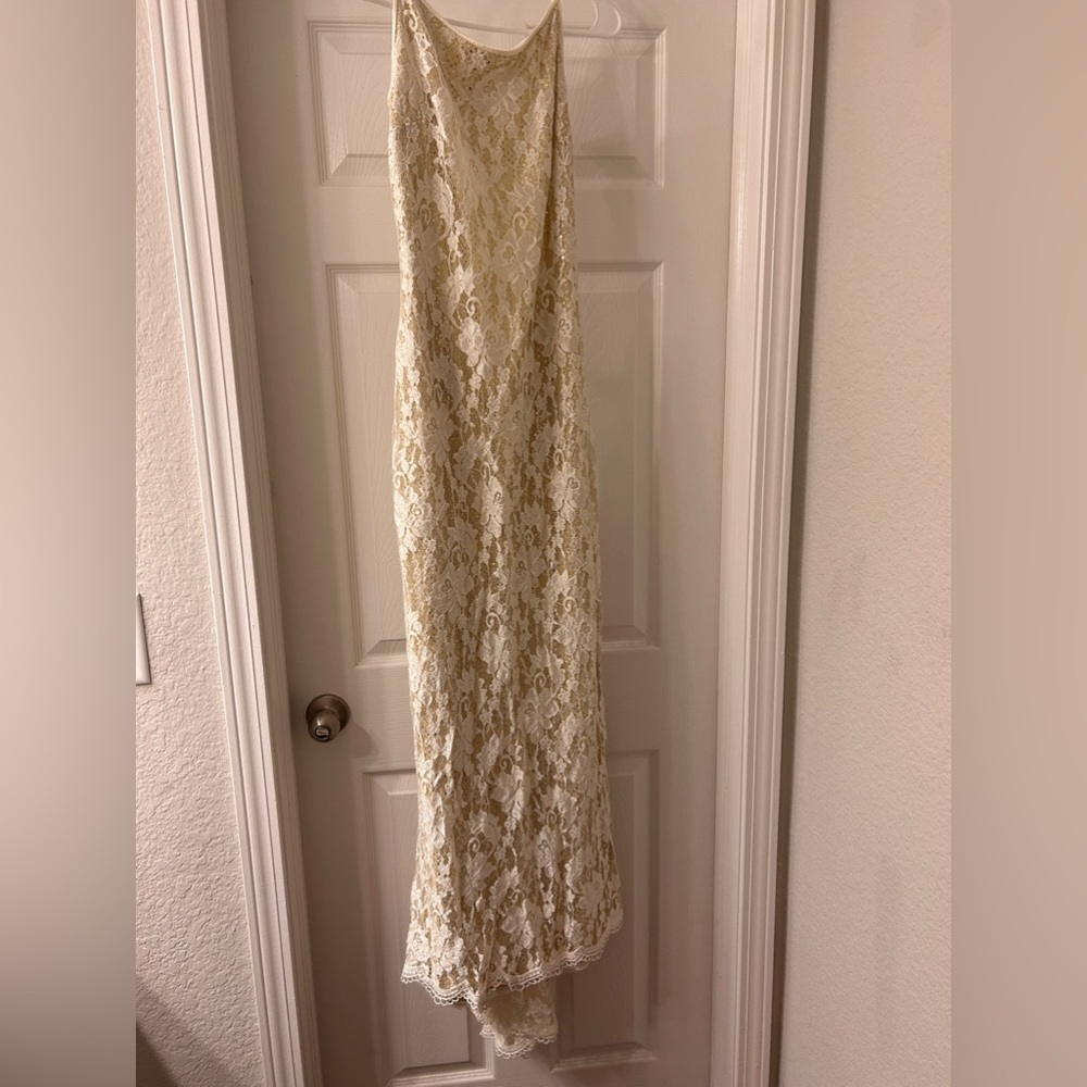 Lace backless dress